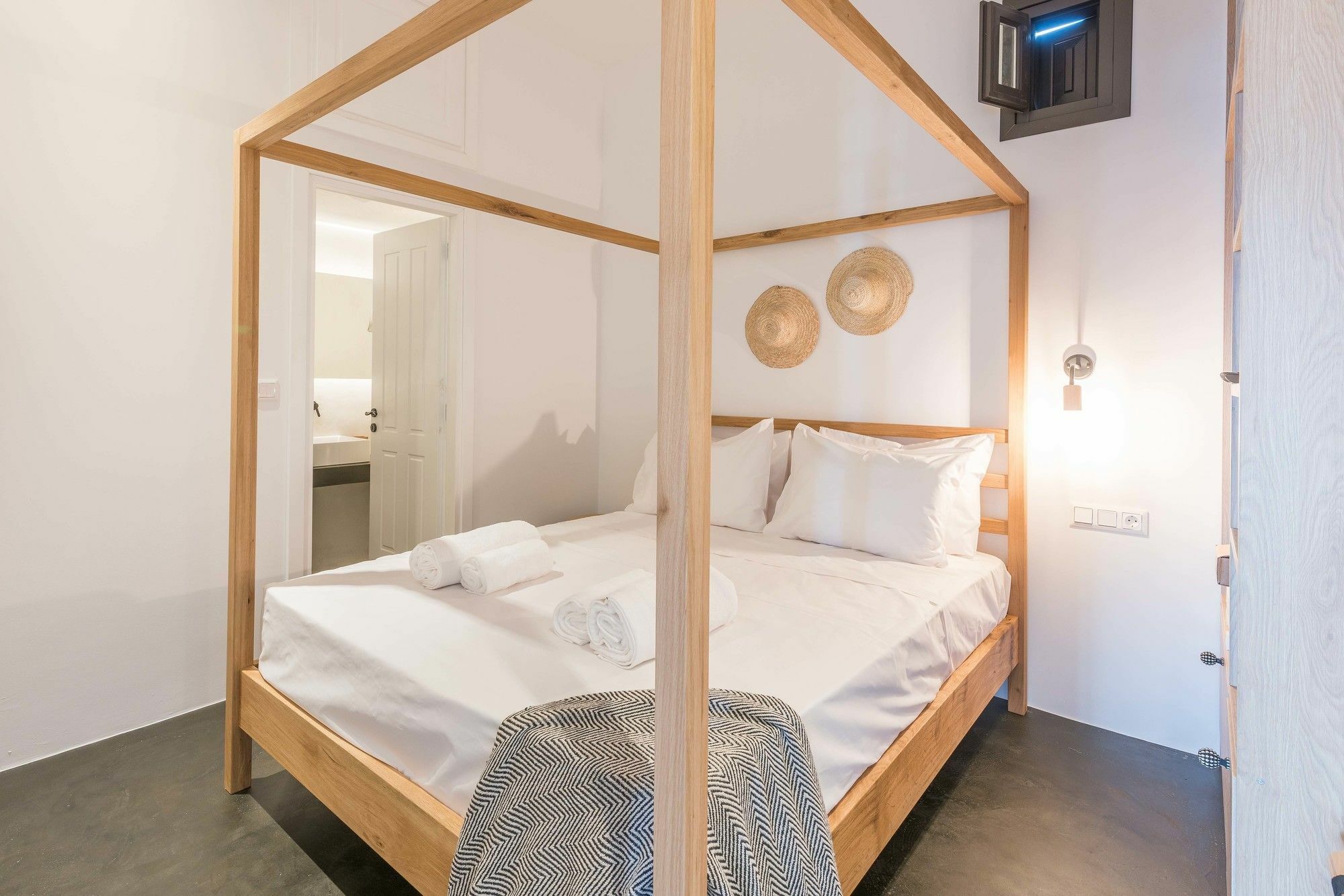 Black Cactus Apartment *